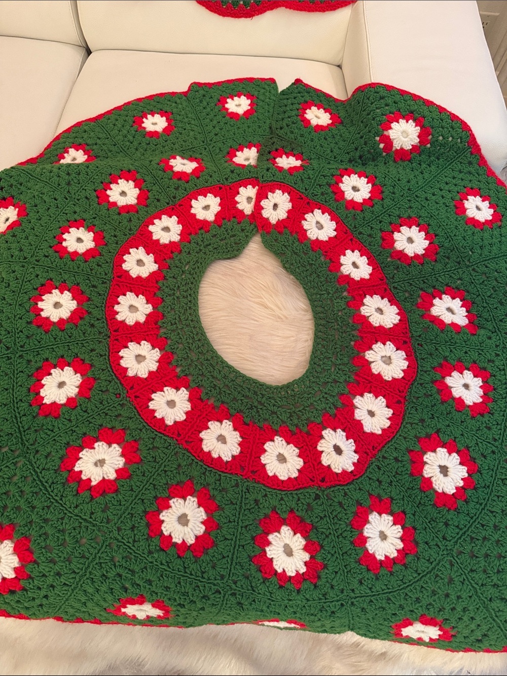 Vintage Crocheted Christmas Tree  Skirt Granny square 2-piece - Picture 2 of 9